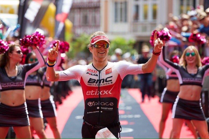 Patrik kan nå pallen i Kona!