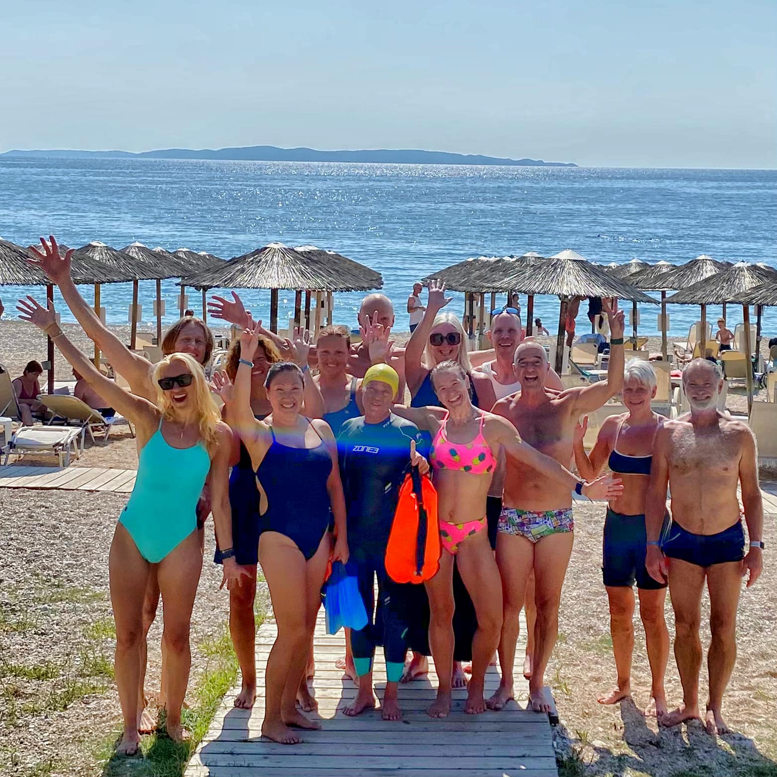 Rekordnöjda simmare hälsar från Sivota